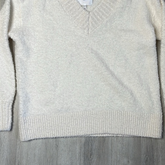 NWT Aerie White Teddy V Neck Boucle Sweater XS - Picture 5 of 6